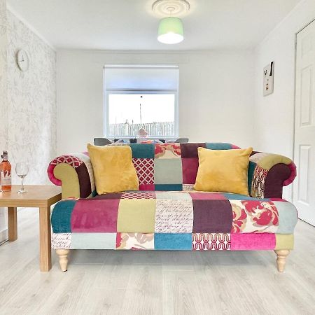 Appartamento Hazel House - Vibrant 2 Bed House In Wishaw Wishaw  Esterno foto